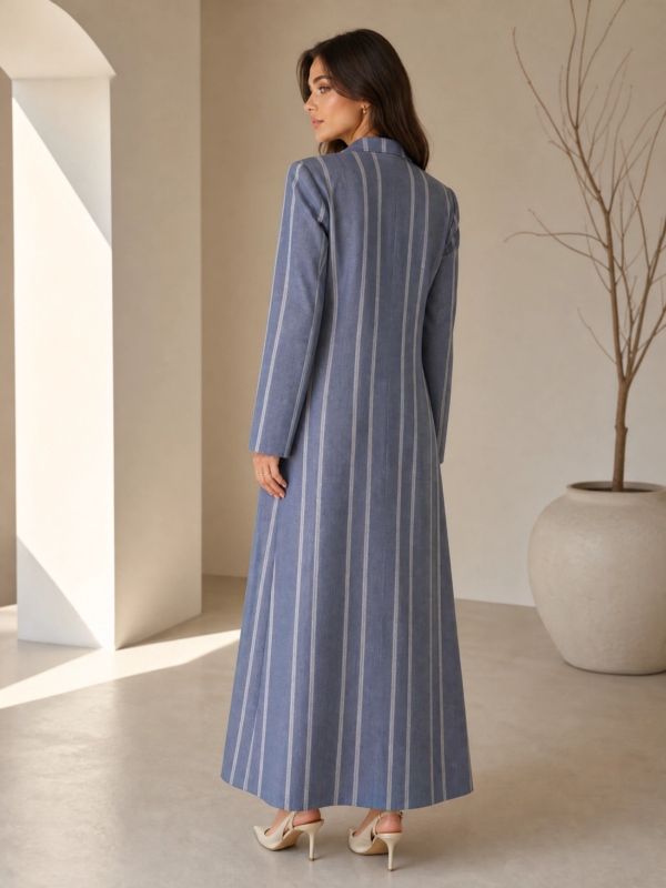 Model back view abaya 600x800