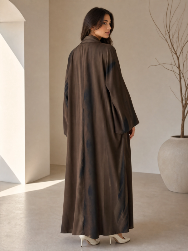 Model brown abaya back 600x800