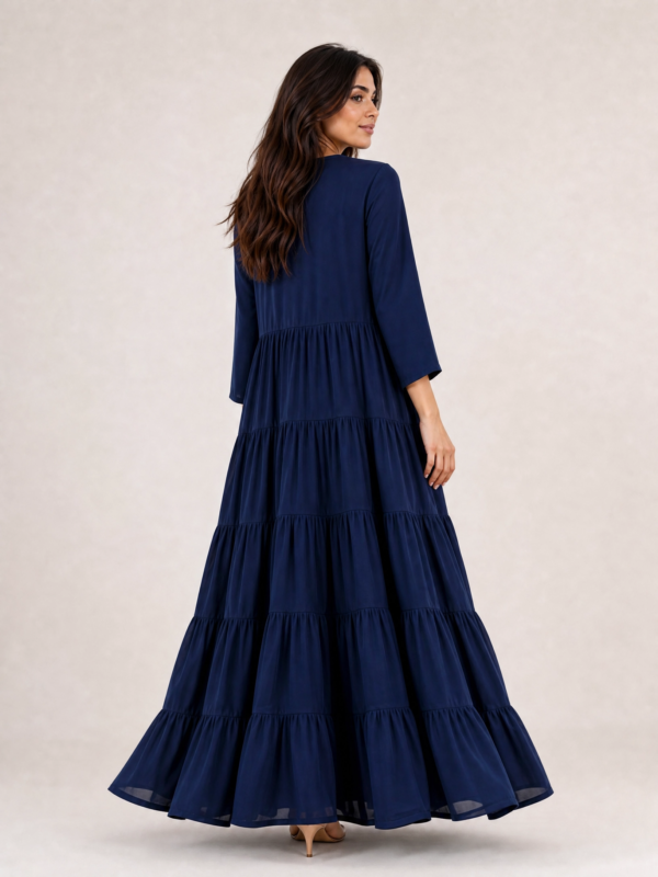 Model navy dress back 600x800