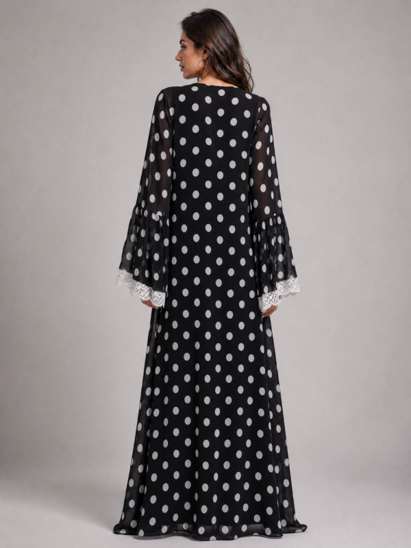 Model polka dot dress back no lace 600x800